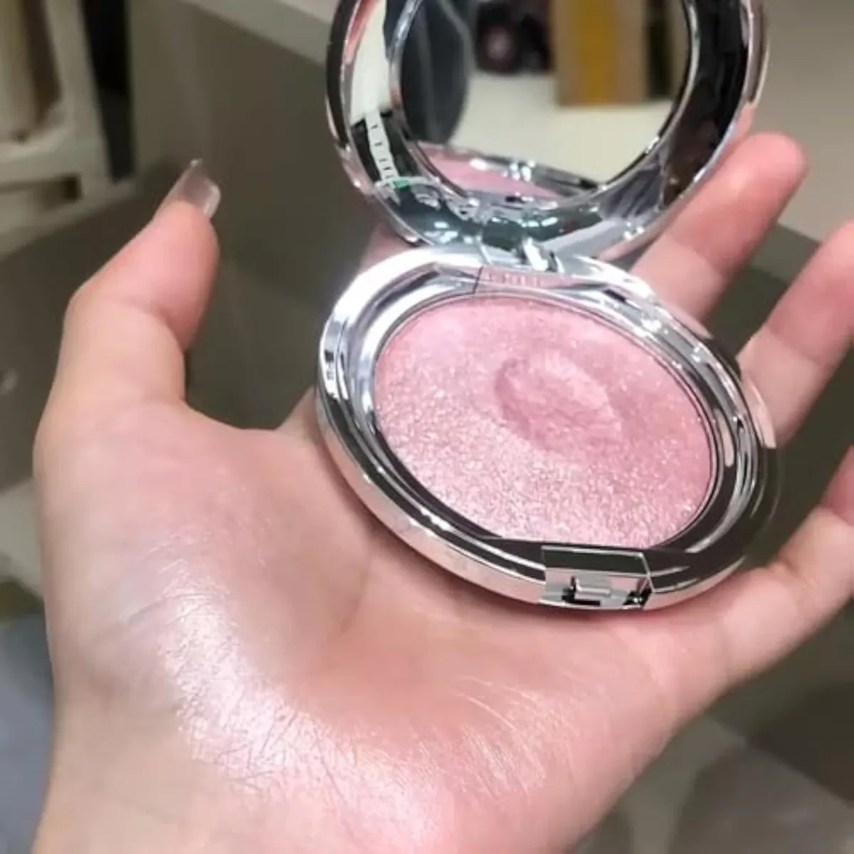 Pink Glow Highlighter – Waterproof Shimmer Cream with Rosy Iridescent Finish | Long-Lasting Radiant Glow for Face & Body | Soft Metallic Pink Highlight for Romantic Dewy L